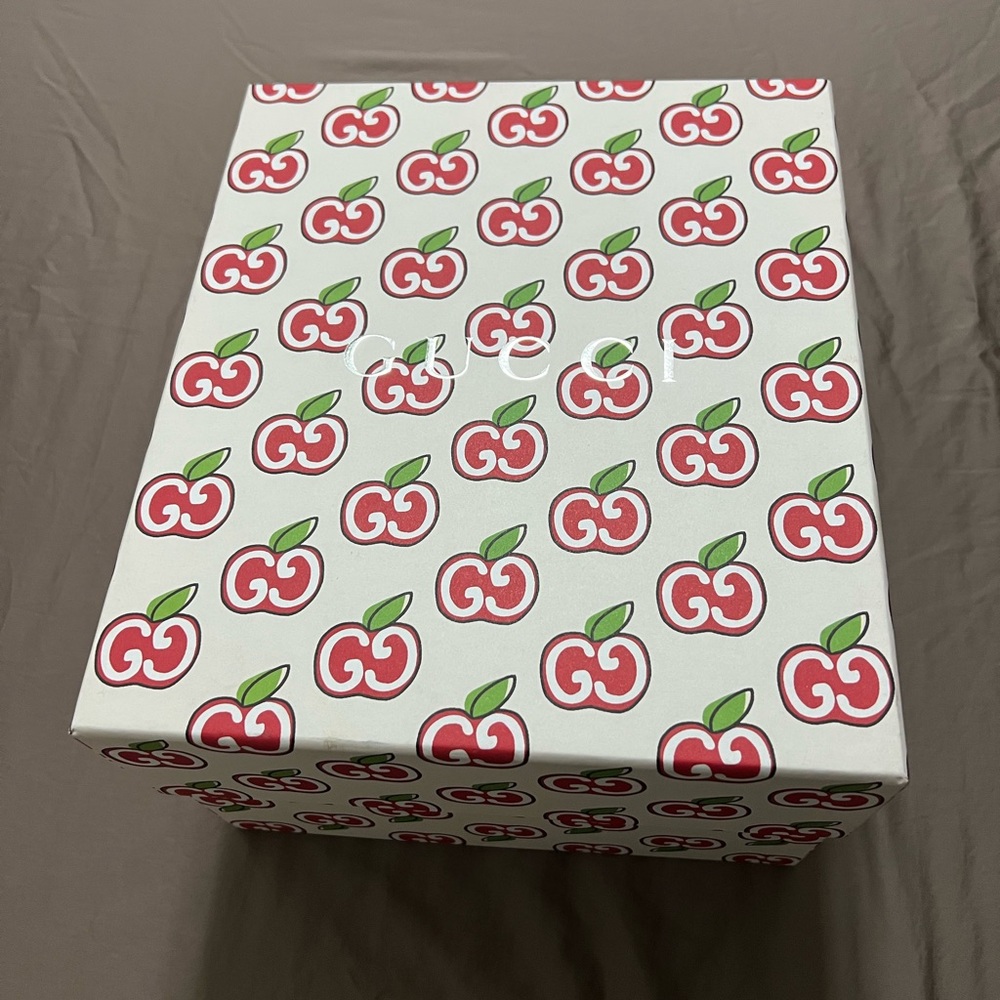 Gucci empty box. 100% perfect condition.dimension 11/10 inches/ deep 6 inches.